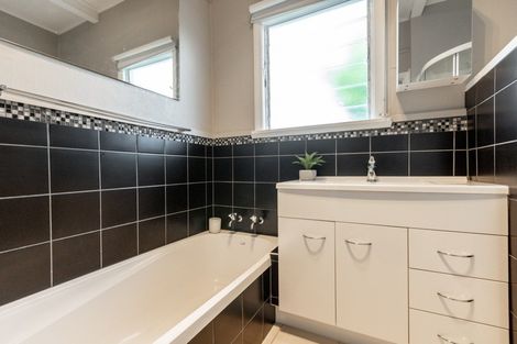 Photo of property in 915 Churchill Street, Akina, Hastings, 4122