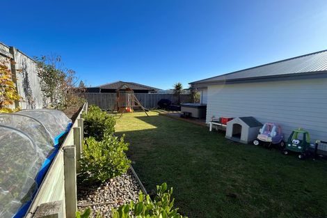 Photo of property in 17 Story Street, Foxton Beach, Foxton, 4815