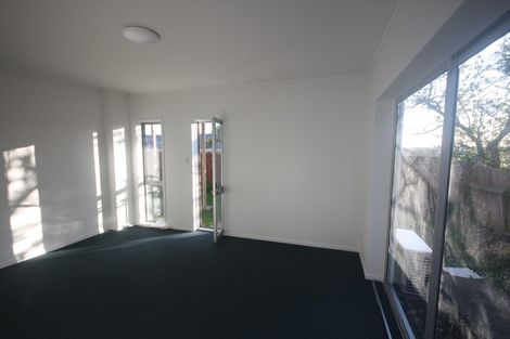 Photo of property in 3/104 East Coast Road, Forrest Hill, Auckland, 0620