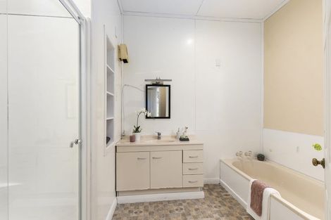Photo of property in 16 Tawa Terrace, Tawa, Wellington, 5028