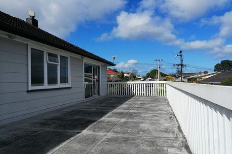 Photo of property in 2 Marie Crescent, Te Atatu South, Auckland, 0610