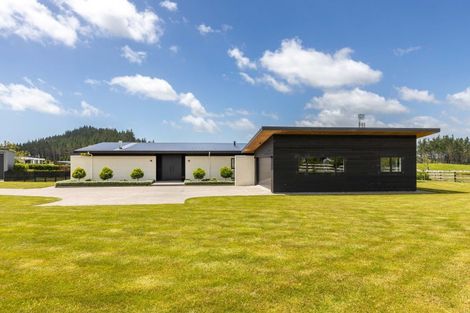 Photo of property in 13 Thomason Road, Egmont Village, New Plymouth, 4371