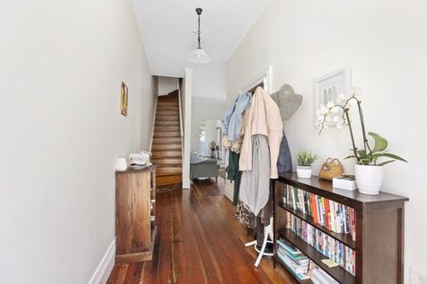 Photo of property in 21 Hawker Street, Mount Victoria, Wellington, 6011