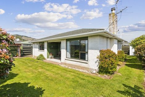 Photo of property in 50b Rewarewa Crescent, Waikanae, 5036