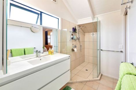 Photo of property in 16 Graven Court, Henderson, Auckland, 0612