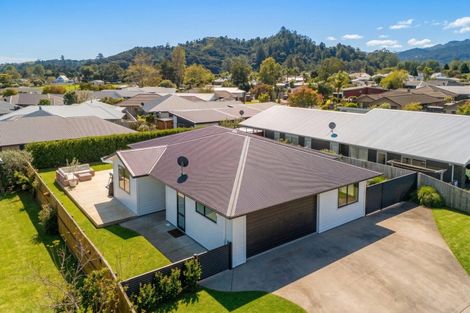 Photo of property in 5 Victoria Street, Coromandel, 3506
