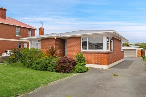 Photo of property in 73 Macandrew Road, South Dunedin, Dunedin, 9012