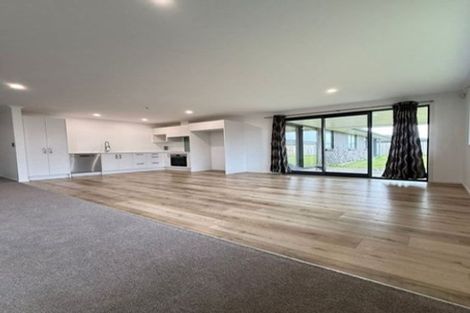 Photo of property in 11 Tauroa Drive, Tuakau, 2121