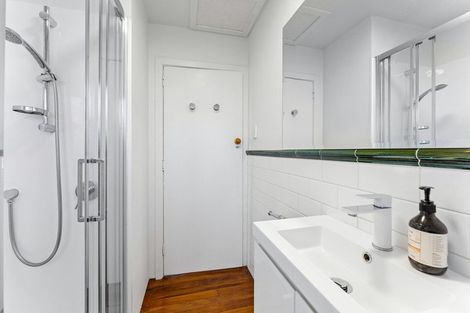 Photo of property in 1/15 Stanley Avenue, Milford, Auckland, 0620