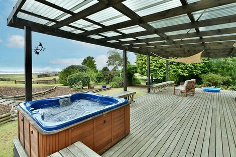 Photo of property in 1708 South Head Road, South Head, Helensville, 0874