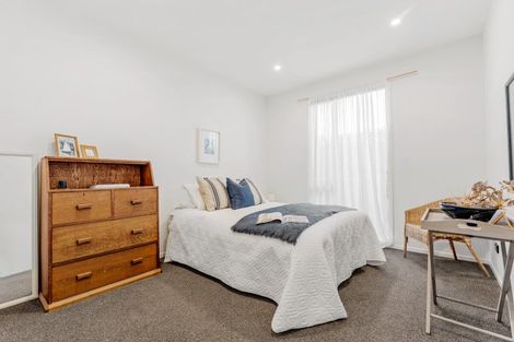 Photo of property in 6 Sandpiper Avenue, Point Wells, 0986