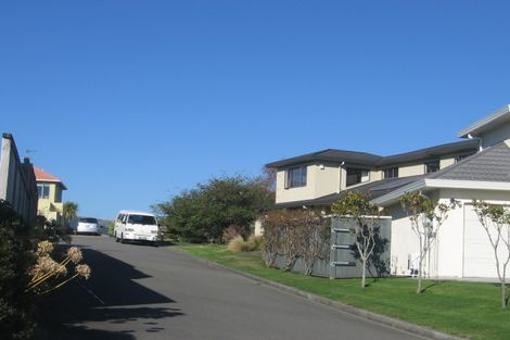 Photo of property in 18 Lanyon Place, Whitby, Porirua, 5024