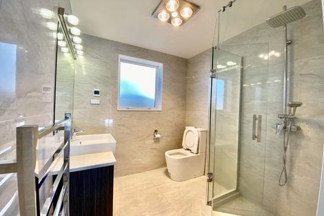 Photo of property in 70 Donegal Park Drive, Flat Bush, Auckland, 2019