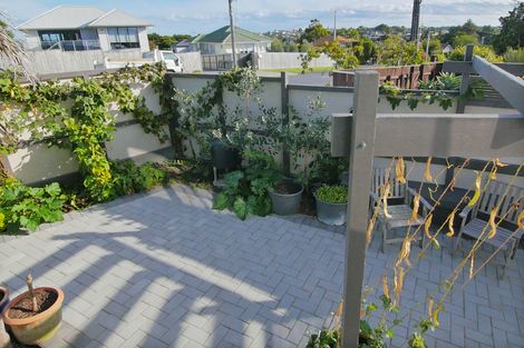 Photo of property in 1/82a Pupuke Road, Hillcrest, Auckland, 0627