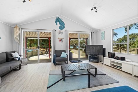 Photo of property in 143 Oakura Road, Oakura, Hikurangi, 0184