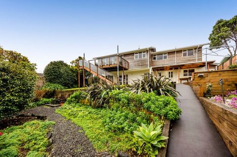 Photo of property in 21 Longview Drive, Merrilands, New Plymouth, 4312