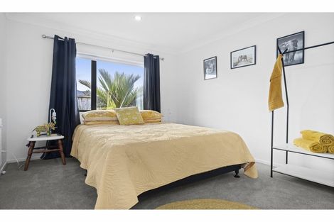 Photo of property in 22 Ripple Grove, Waiuku, 2123