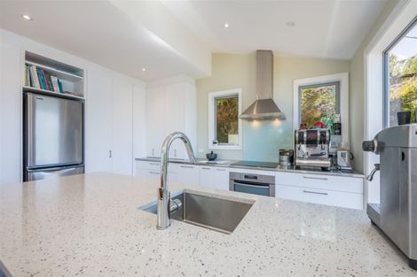 Photo of property in 19 London Road, Korokoro, Lower Hutt, 5012