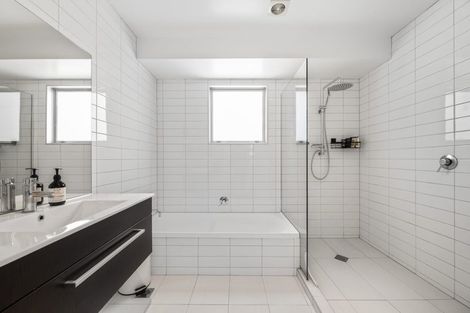 Photo of property in 1/3 Severn Street, Island Bay, Wellington, 6023