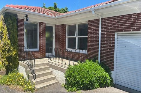 Photo of property in 2/8 Evelyn Place, Hillcrest, Auckland, 0627