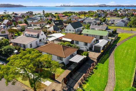 Photo of property in 1/14 Compass Place, Te Atatu Peninsula, Auckland, 0610