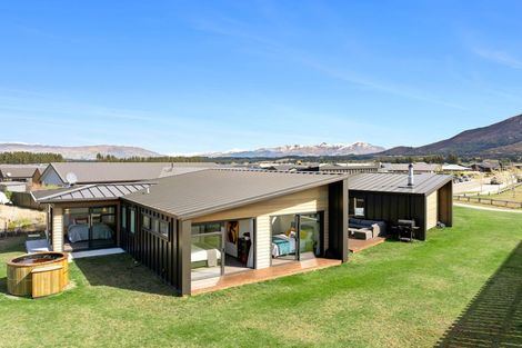 Photo of property in 17 Dingle Street, Lake Hawea, 9382