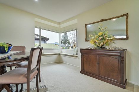 Photo of property in 8 Saint Hill Rise, Havelock North, 4130