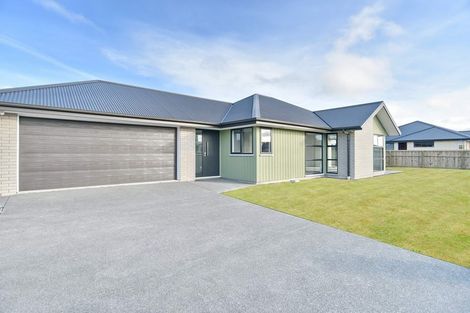 Photo of property in 16 Grey View Grove, Rangiora, 7400