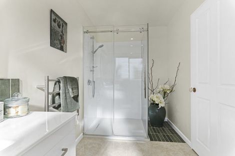 Photo of property in 3 Waiwera Place, Merrilands, New Plymouth, 4312