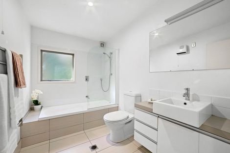 Photo of property in 18 Saddleback Grove, Karori, Wellington, 6012