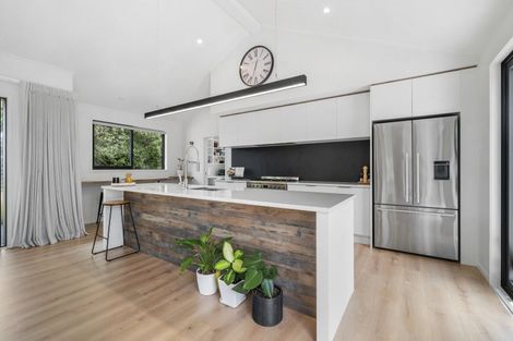 Photo of property in 124 Highland Drive, Acacia Bay, Taupo, 3385