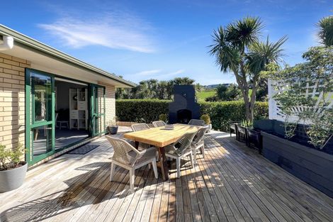 Photo of property in 15 Ina Ville Drive, Pukekohe, 2120