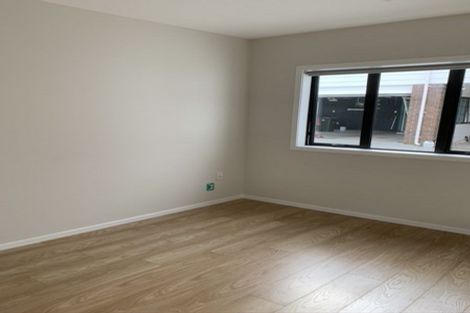 Photo of property in 5a Tawa Road, Te Atatu Peninsula, Auckland, 0610