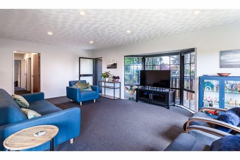 Photo of property in 7 Imperial Place, Henderson, Auckland, 0612