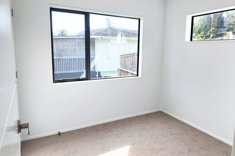 Photo of property in 44b Cyclarama Crescent, Massey, Auckland, 0614