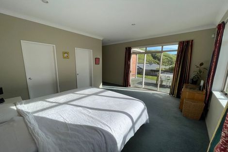Photo of property in 35 Erlestoke Crescent, Churton Park, Wellington, 6037