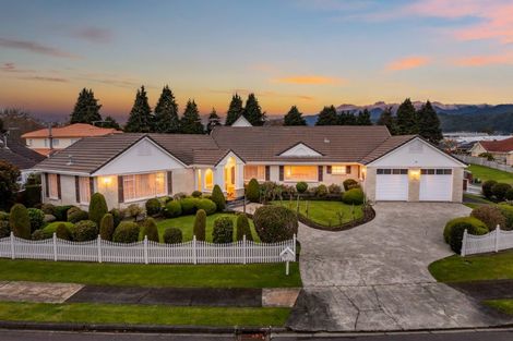Photo of property in 19 Comeskey Grove, Elderslea, Upper Hutt, 5018