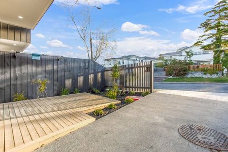 Photo of property in 15 Locket Road, Glenfield, Auckland, 0629
