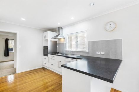 Photo of property in 12 Albert Road, Kelston, Auckland, 0602