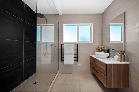 Photo of property in 3 Regency Place, Sunnynook, Auckland, 0632