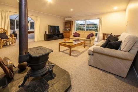 Photo of property in 2/8 Wickstead Place, Massey, Auckland, 0614