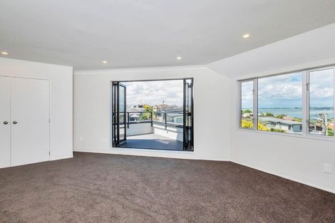 Photo of property in 2/36 Devon Road, Bucklands Beach, Auckland, 2012