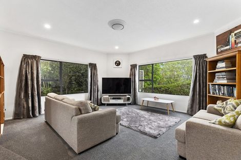 Photo of property in 5 Bayswater Place, Newlands, Wellington, 6037