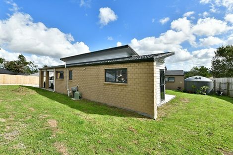 Photo of property in 16 Taupata Lane, Helensville, 0800