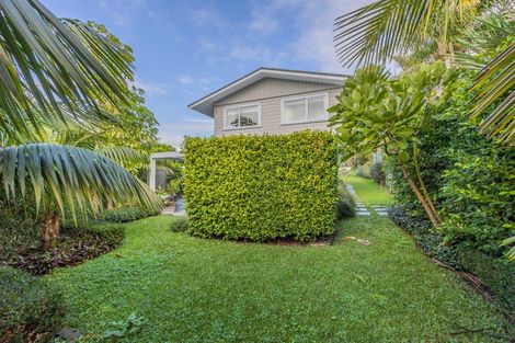 Photo of property in 17 Bevyn Street, Castor Bay, Auckland, 0620