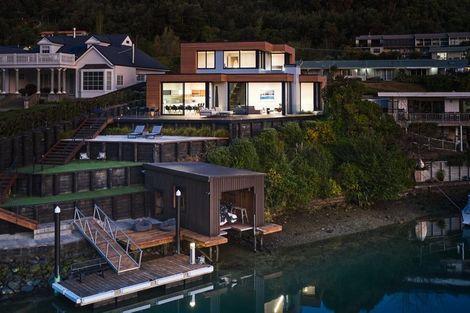 Photo of property in 69 Waikawa Road, Picton, 7220