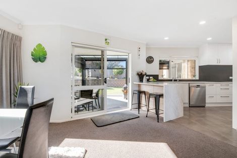Photo of property in 84 Tauranga Place, Orewa, 0931