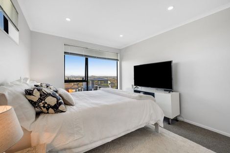 Photo of property in 13 Maureen Close, East Tamaki Heights, Auckland, 2016