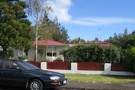 Photo of property in 8 Kingdale Road, Henderson, Auckland, 0610