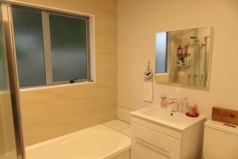 Photo of property in 23a Sunhaven Drive, Newlands, Wellington, 6037